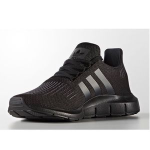 Like New Adidas Swift Run 🖤